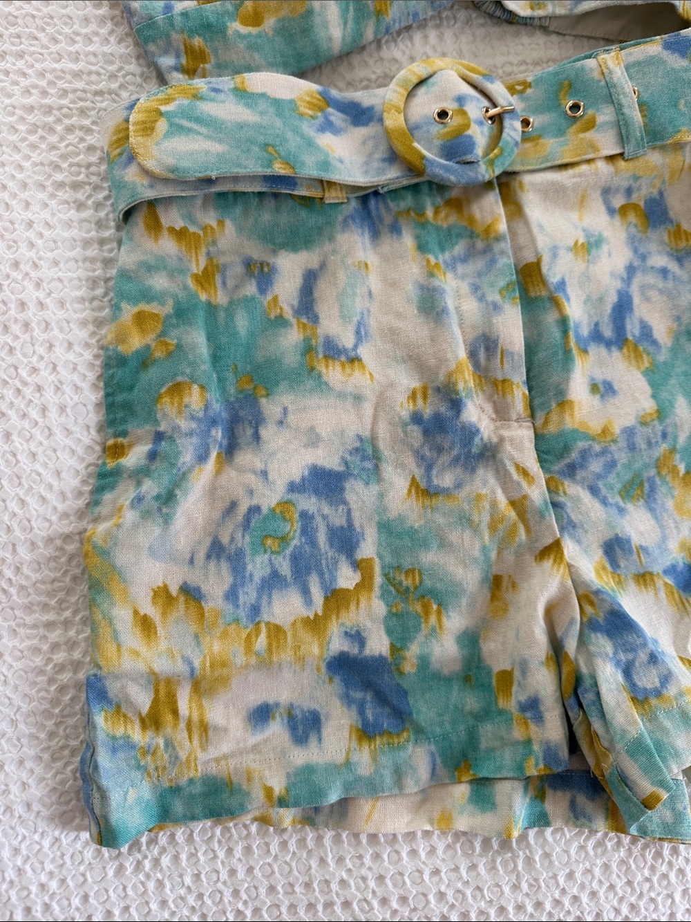 Christian Lacroix Cream matching set with Blue, Teal and Yellow Watercolor Motif - Picture 5 of 7